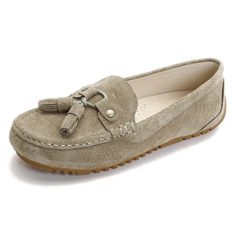 Soft bottom non-slip slip-on lofter flat pumps in black with rubber sole and shallow mouth design