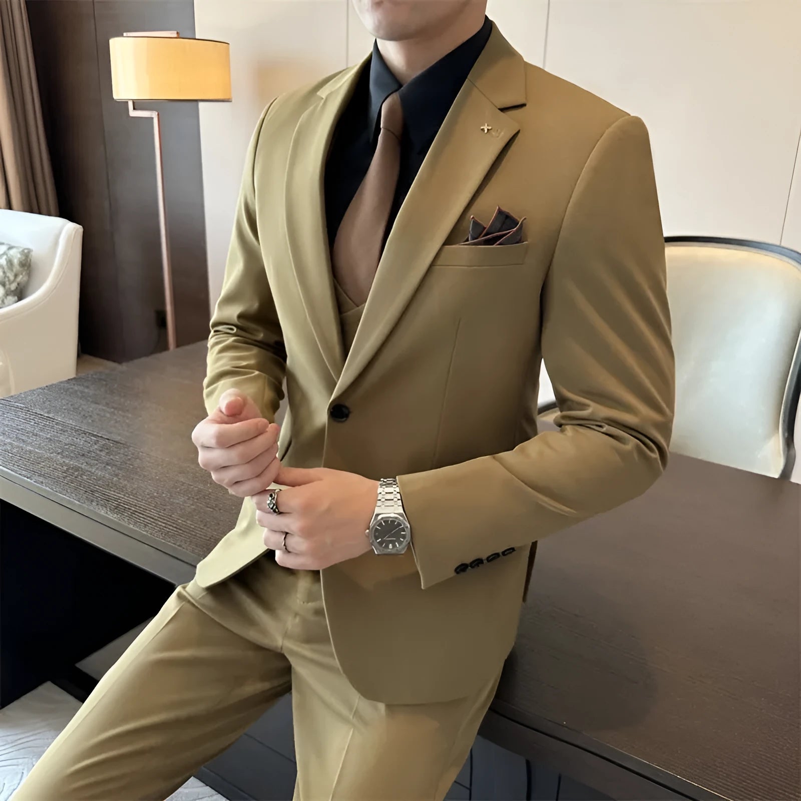 Men's slim fit business formal jacket in a chemical fibre blend, available in dark green.