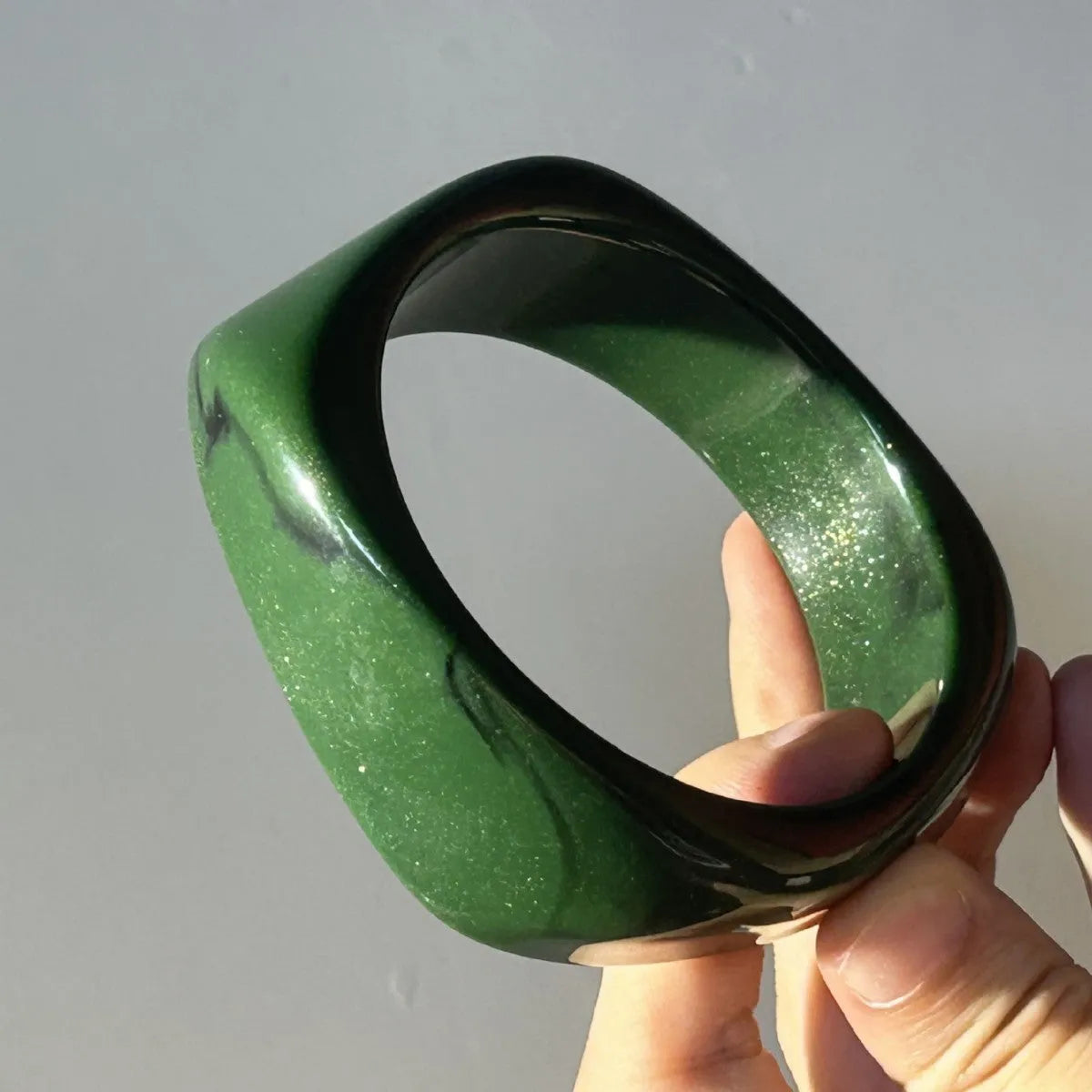 Geometric blooming resin curved bracelet in diamond transparent purple with polished finish