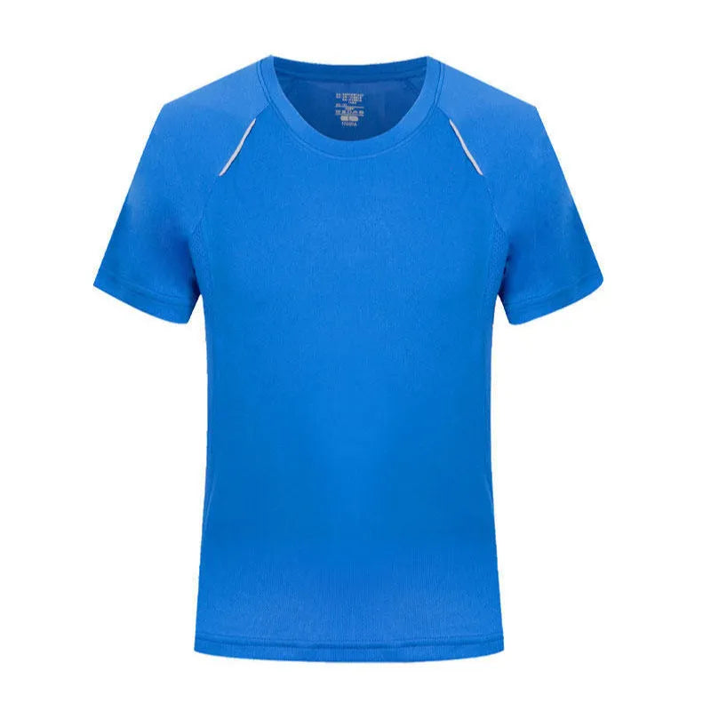 Slim fit quick-drying T-shirt in polyester viscose blend fabric with round neck and short sleeves