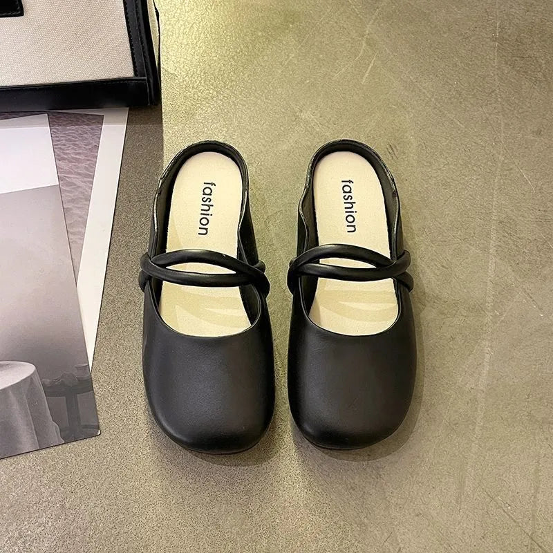 Ladies plastic baotou sandals in black, beige, or green, shown as flip flops.