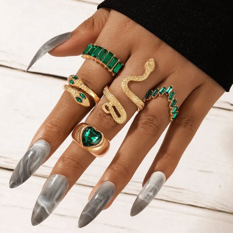 Alloy black gem U-shaped electroplated ring on display, silver colour option