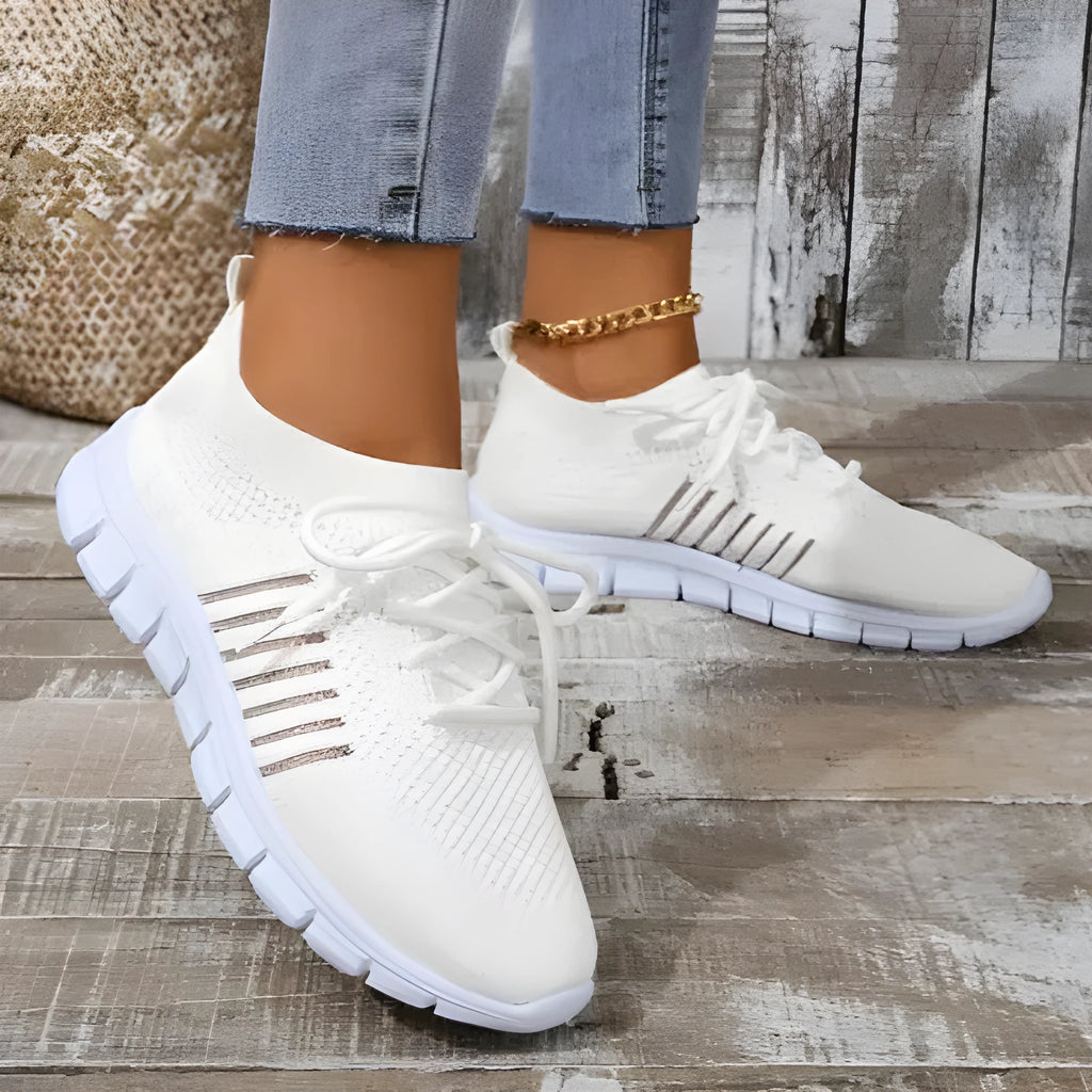 Women's lace-up platform sneakers in various colours with flat rubber soles