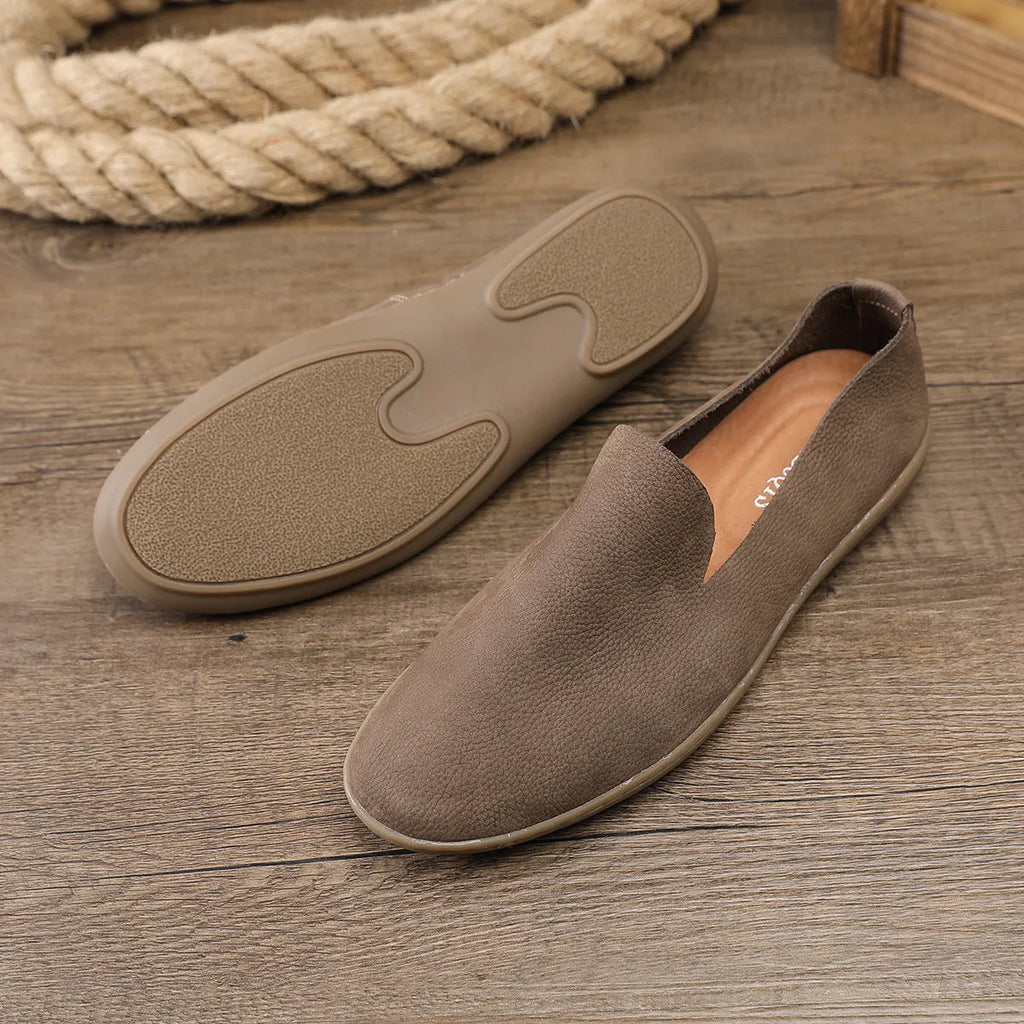 Handmade men's low-top shoes in khaki cowhide leather with wedge heel and rubber sole