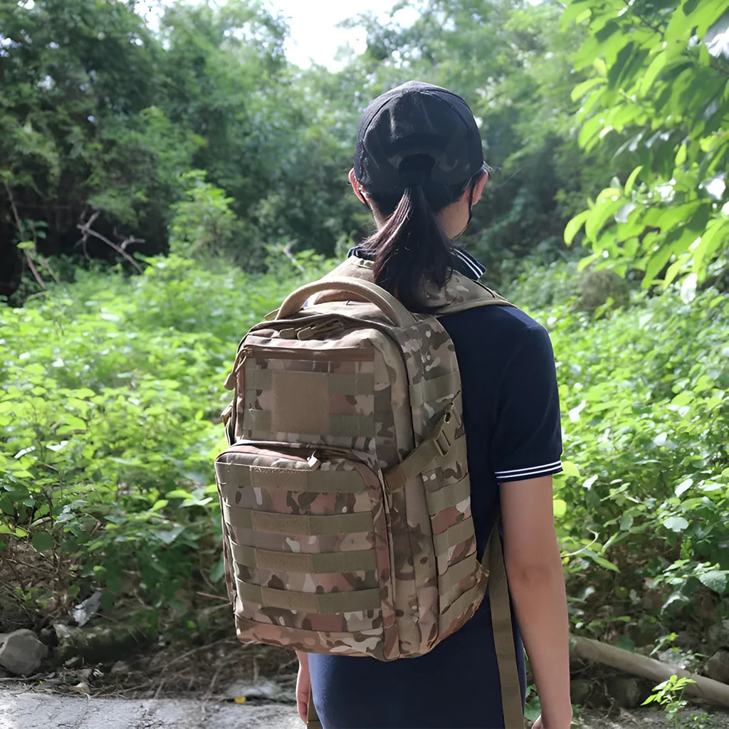 Tactical assault backpack in Oxford fabric with 20-35L capacity for outdoor sports
