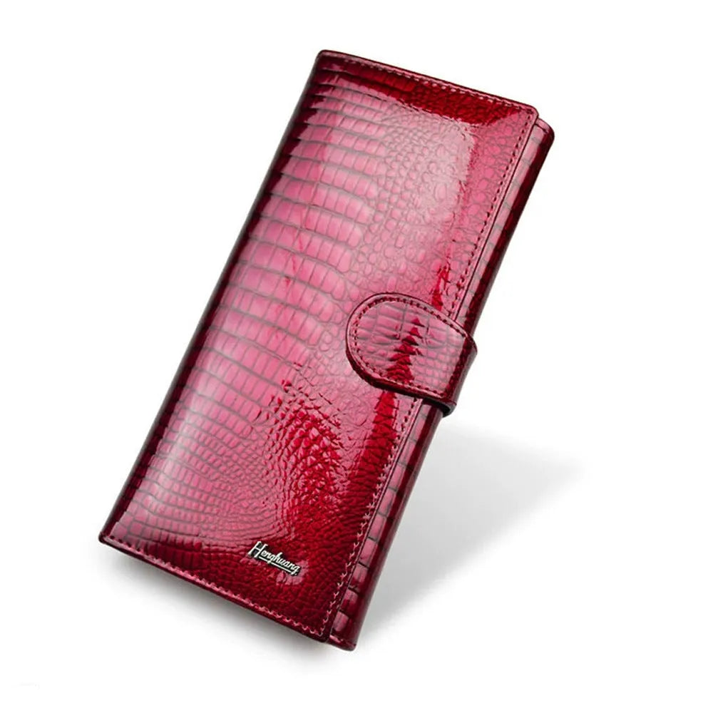 Women's leather coin purse with crocodile pattern in wine red colour