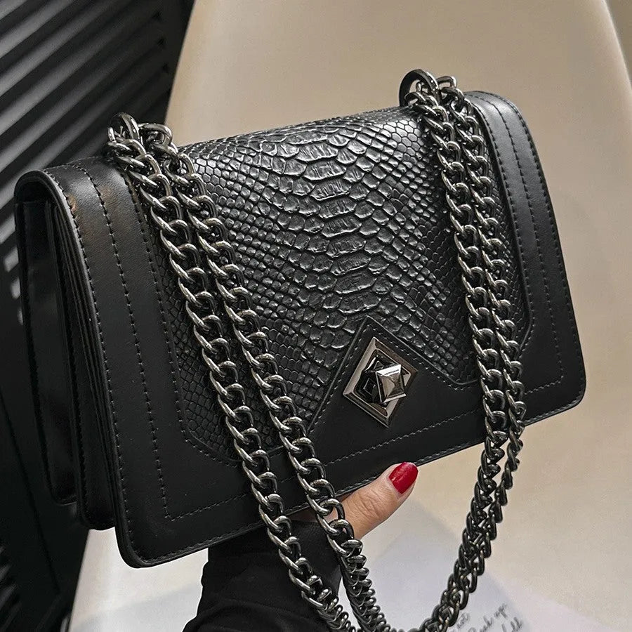 Fashion snakeskin pattern retro crossbody bag in PU with crocodile pattern and chain detail, horizontal square shape