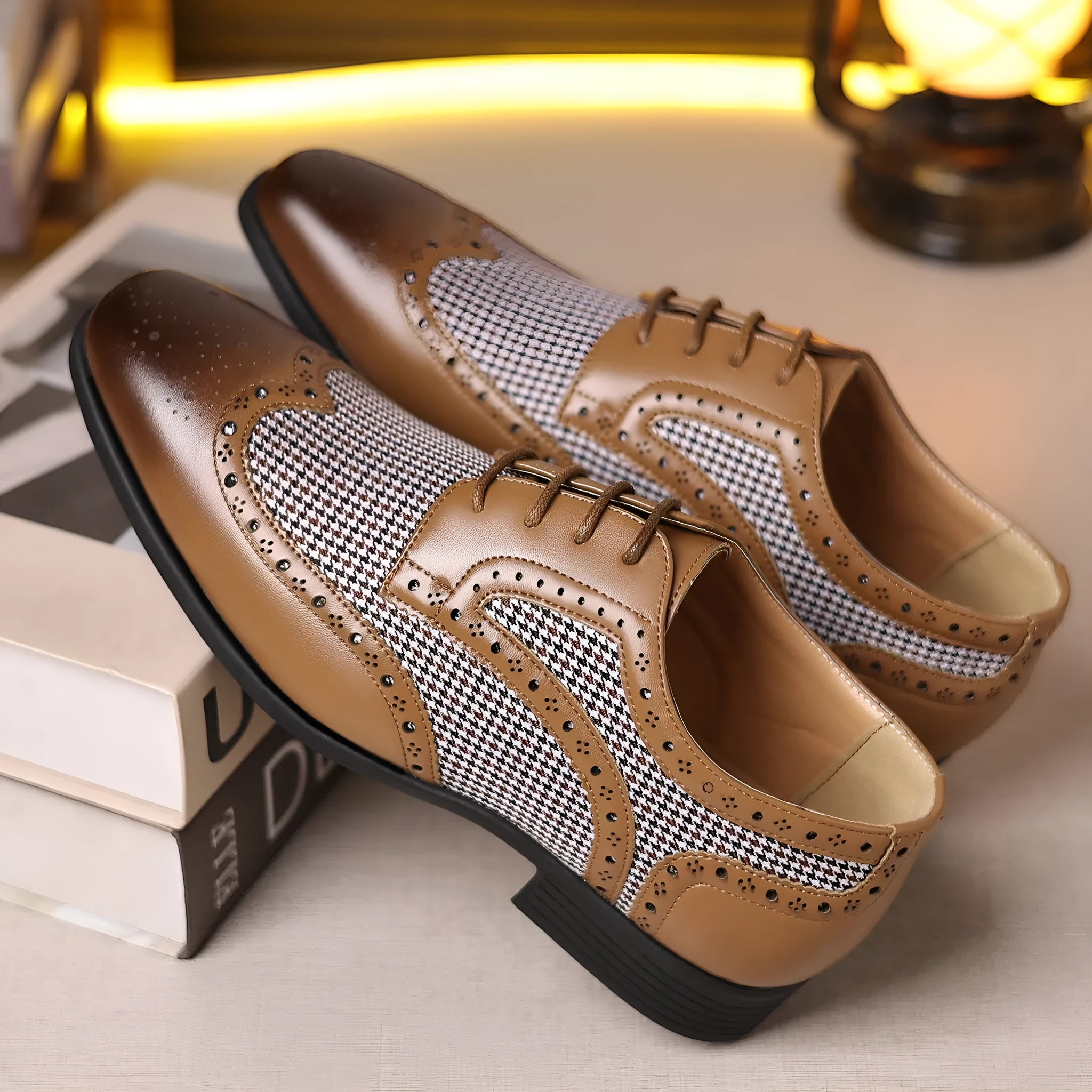 Men's imitation houndstooth plaid casual shoes with square toe and lace-up front