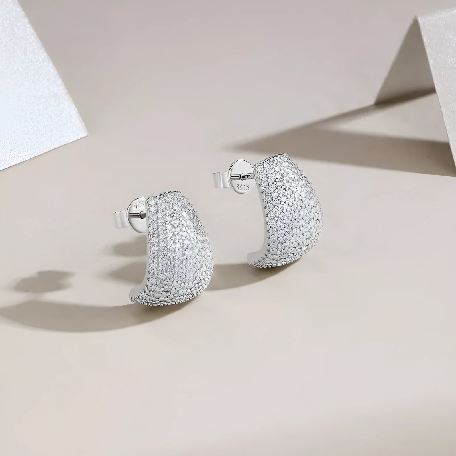 S925 sterling silver geometric stud commuter earrings with d-e colour grade