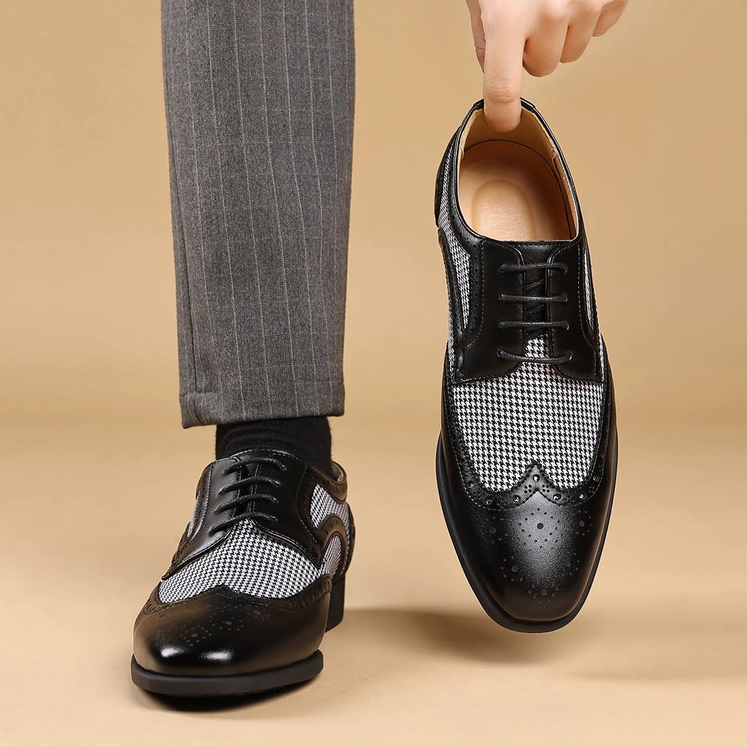 Men's imitation houndstooth plaid casual shoes with square toe and lace-up front