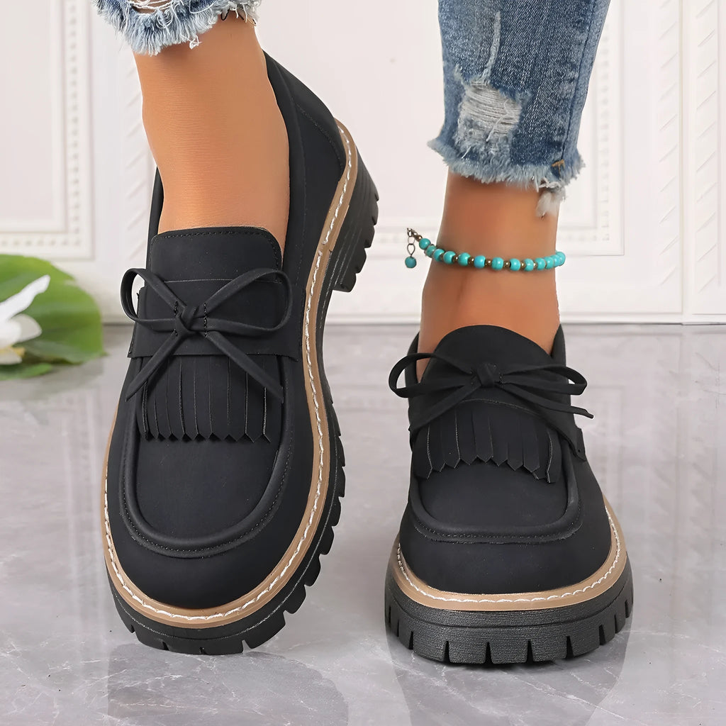 Plus size women's loafers with tassel decoration and bowknot in black or brown artificial PU with chunky heel