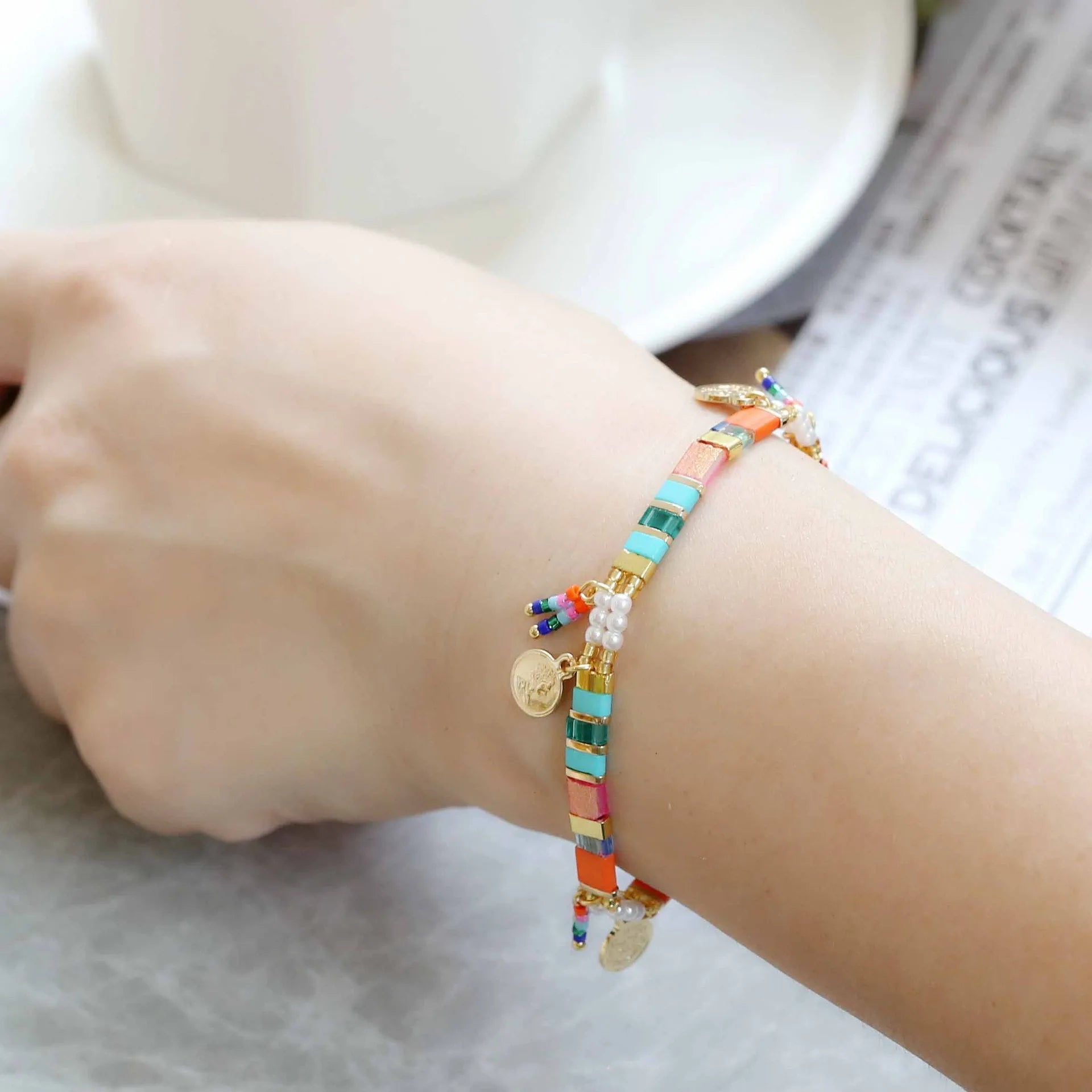 Women's manual imitation pearl bead bracelet in European and American glass coloured design