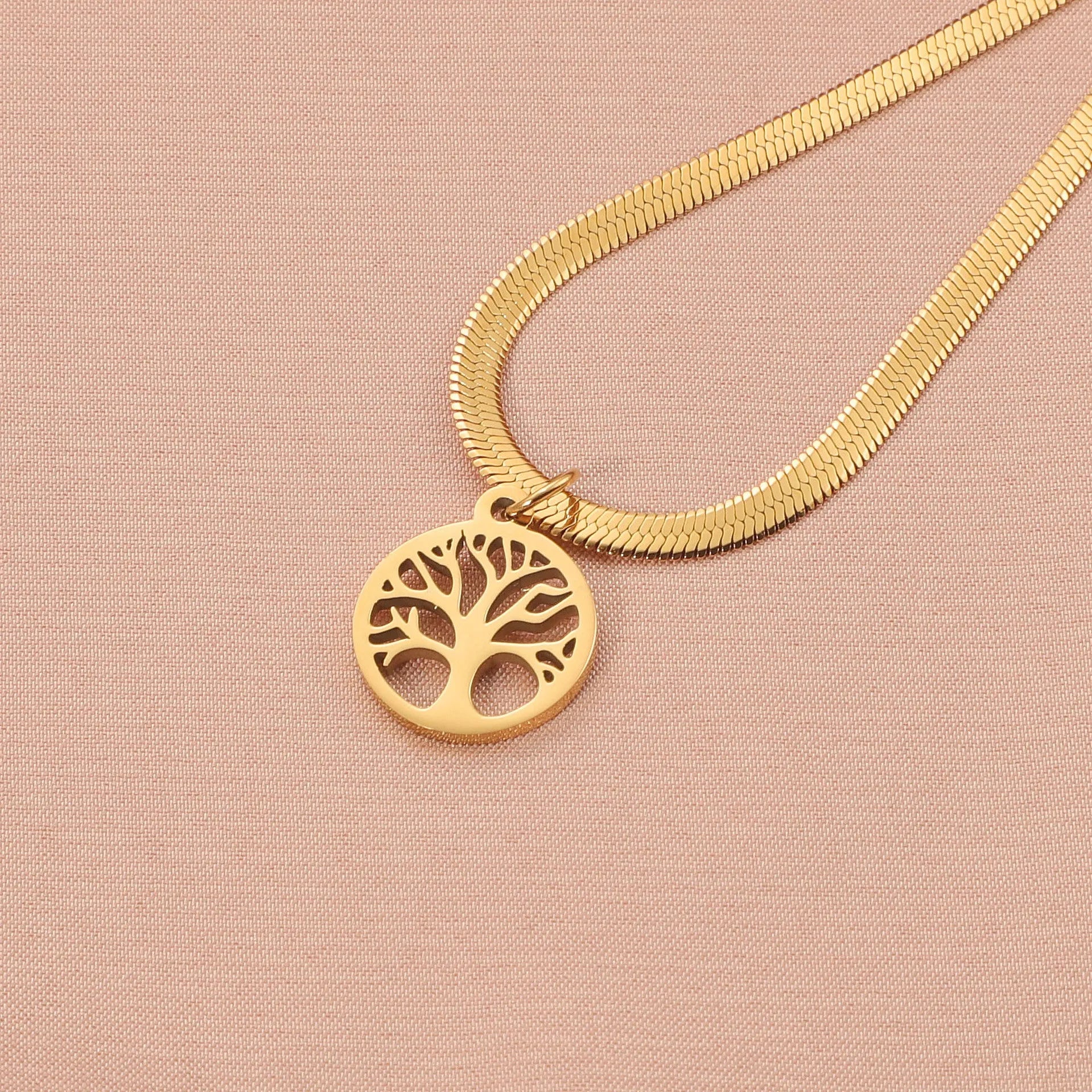 Stainless steel tree necklace with adjustable chain and U-shaped pendant in gold or steel colour