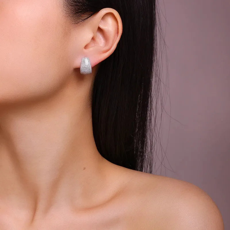 S925 sterling silver geometric stud commuter earrings with d-e colour grade