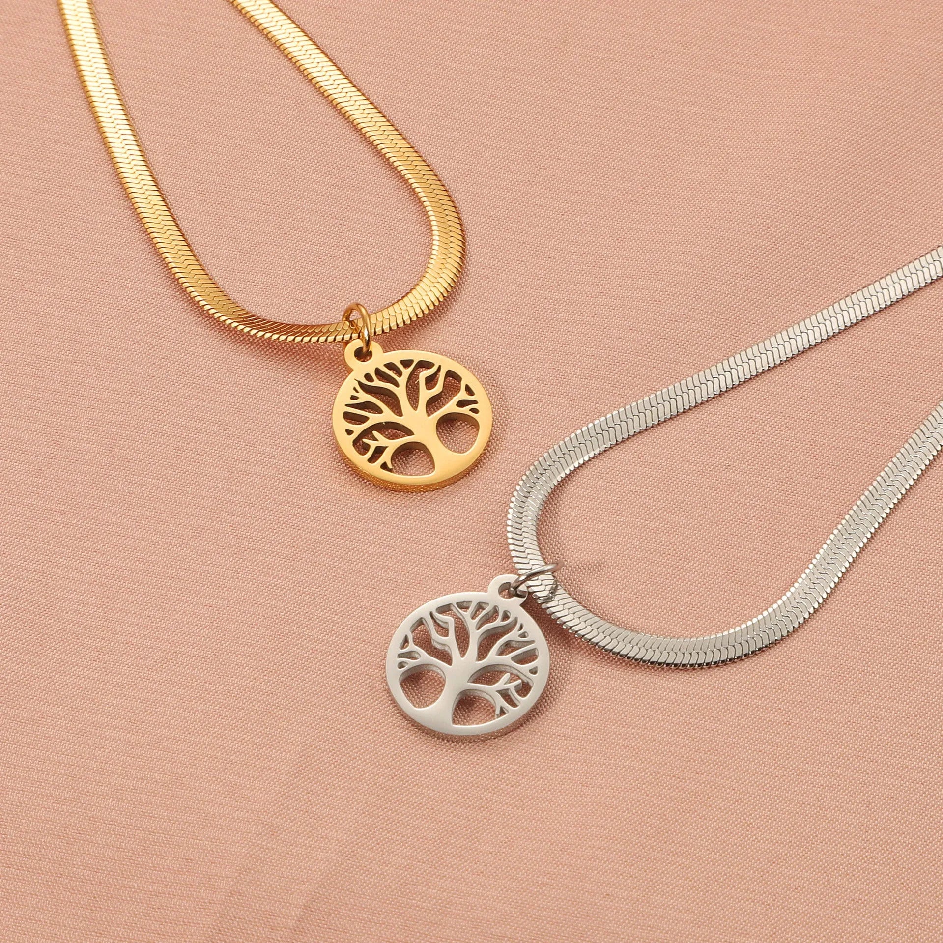 Stainless steel tree necklace with adjustable chain and U-shaped pendant in gold or steel colour