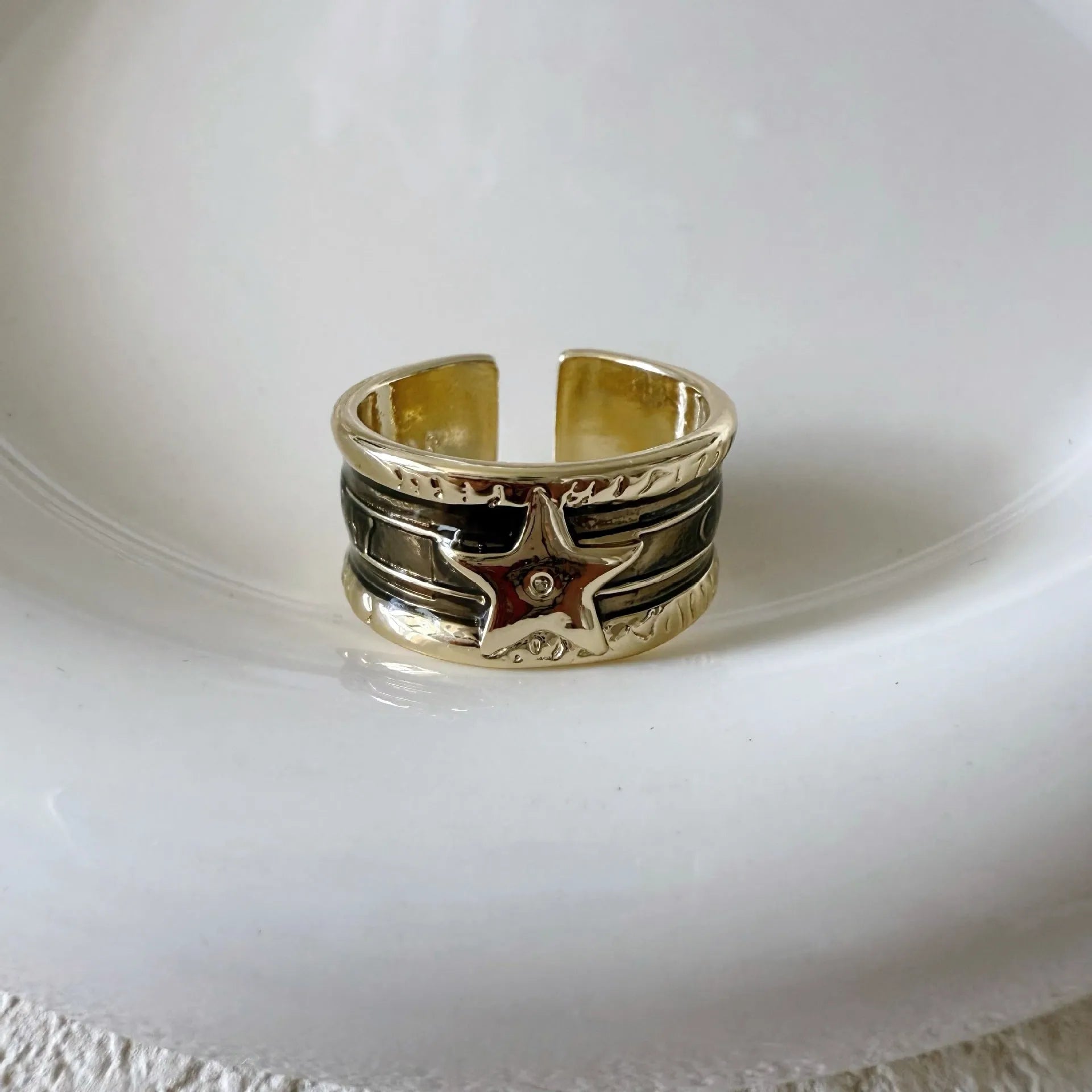 Retro distressed geometric copper ring with adjustable sizing in four colour options