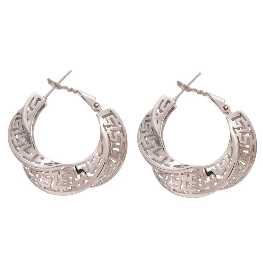 Twisted geometric hollow stud earrings in silver or gold colour with round shapes