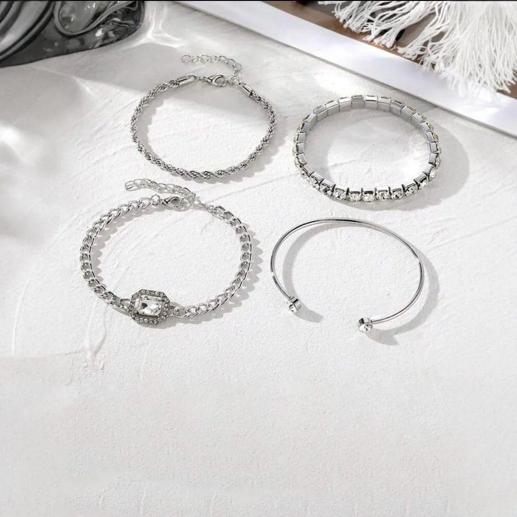Women's retro geometric alloy jewellery set in gold or silver with necklace, earrings and bracelet