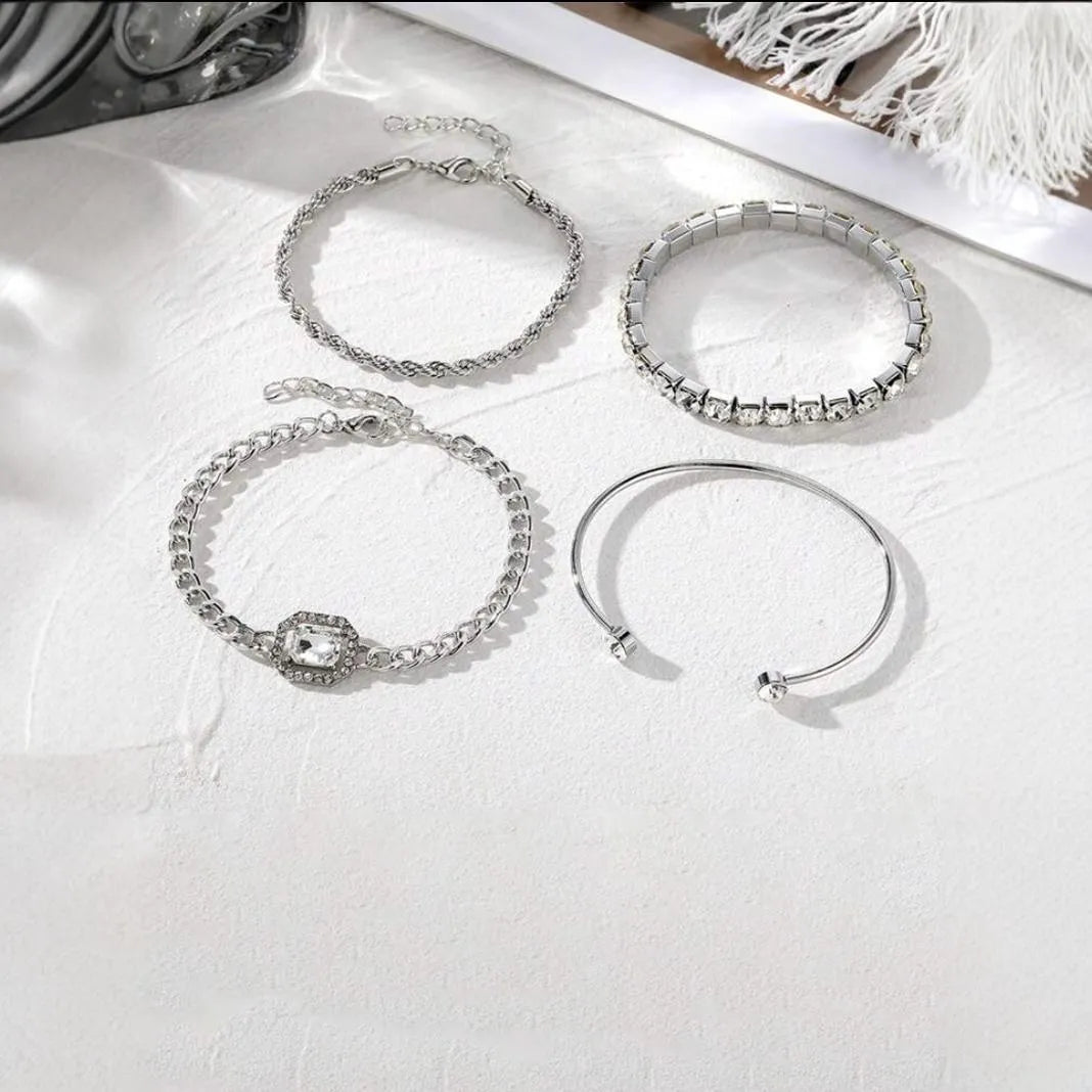 Women's retro geometric alloy jewellery set in gold or silver with necklace, earrings and bracelet