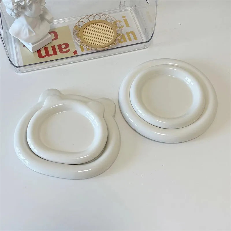 White porcelain plate with ins style doodle or bear toot pattern, shown in 15cm and 20cm sizes.
