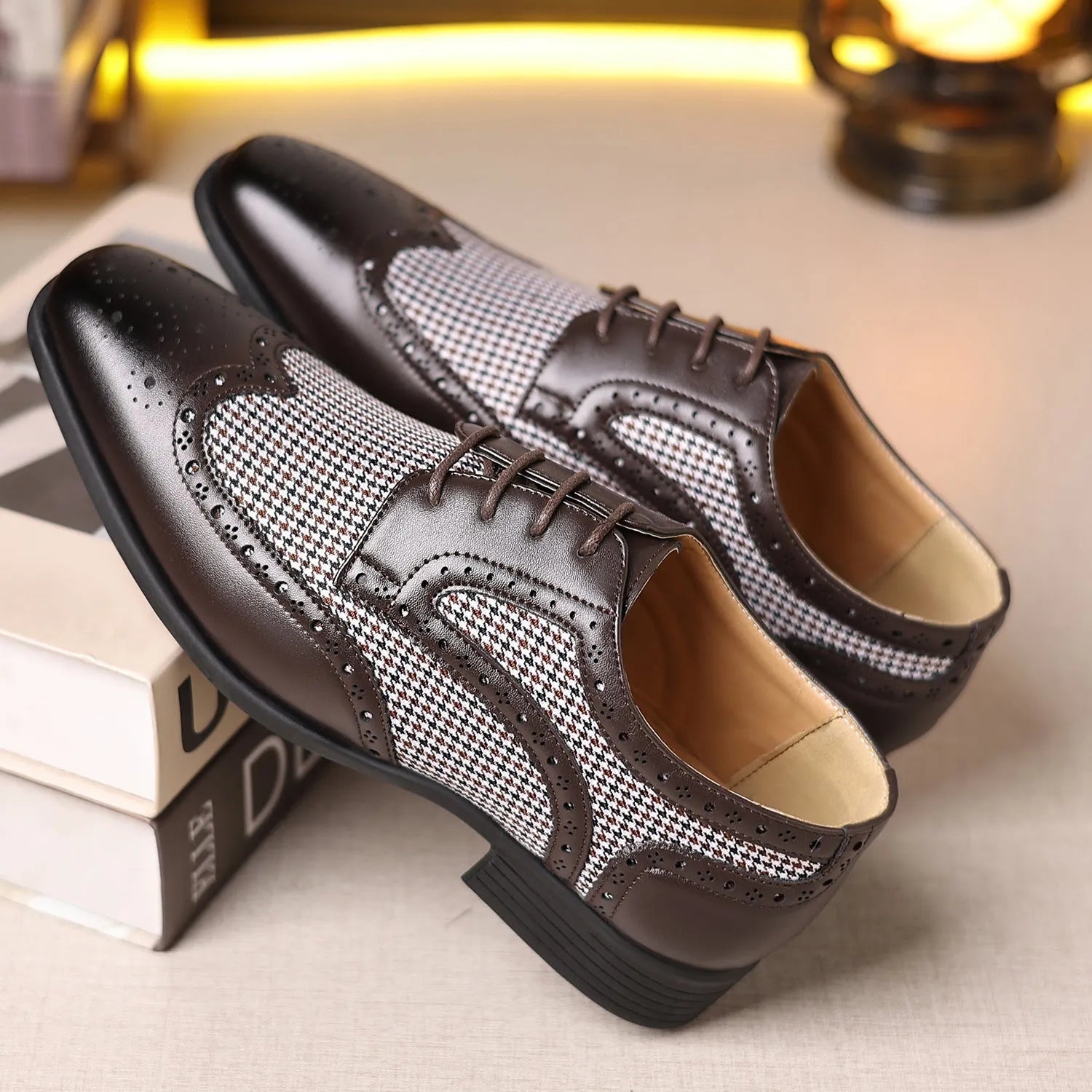 Men's imitation houndstooth plaid casual shoes with square toe and lace-up front