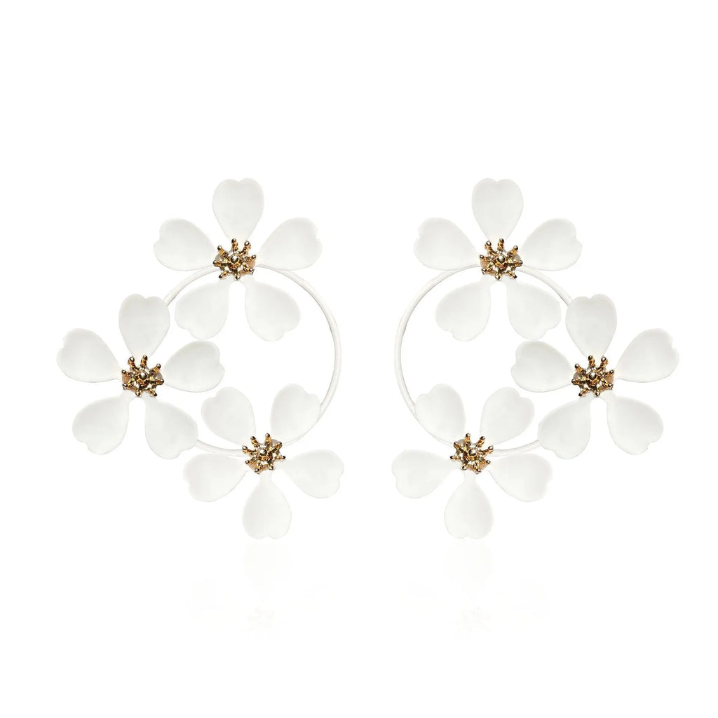 Retro flower-shaped iron earrings for women in black or white with European-American styling