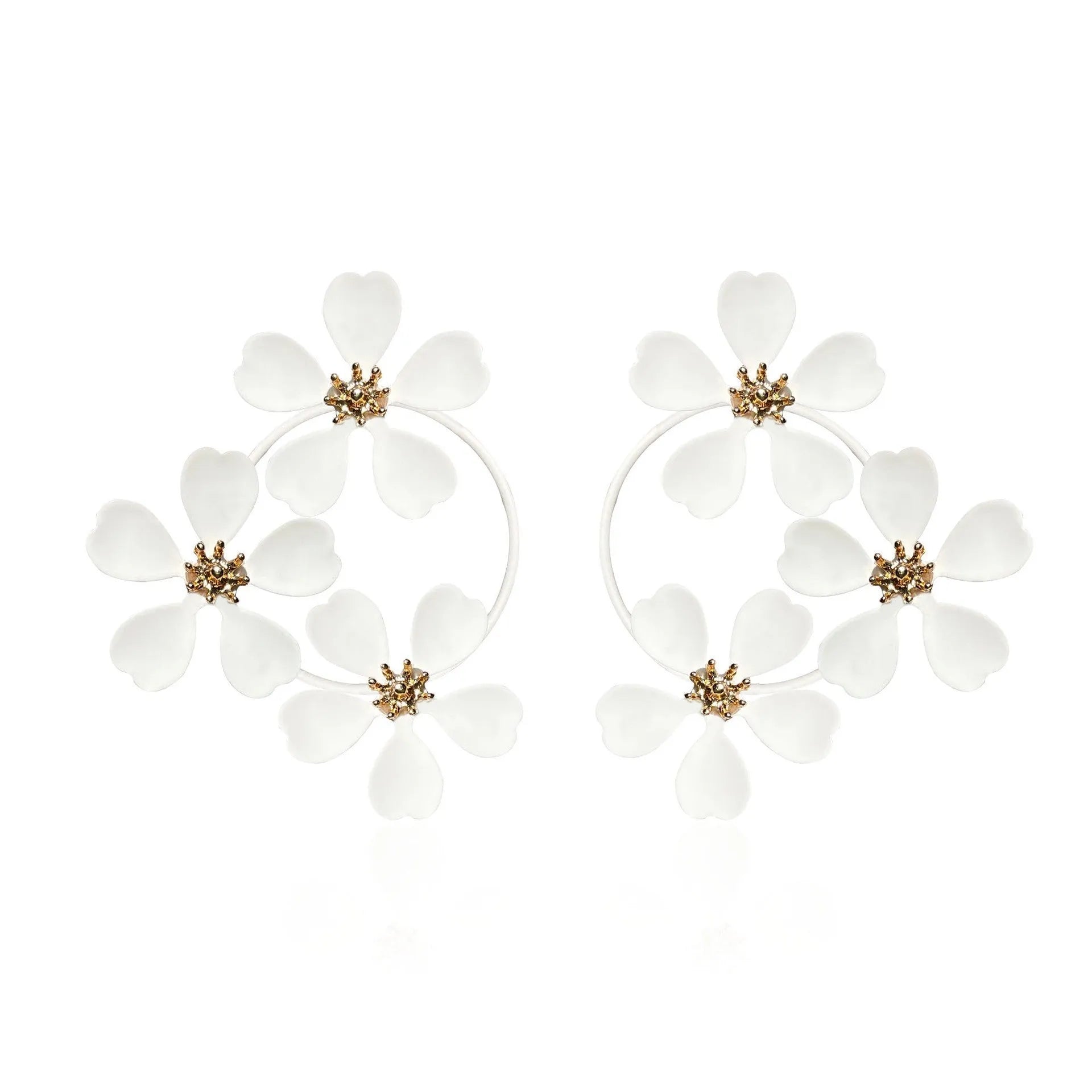 Retro flower-shaped iron earrings for women in black or white with European-American styling