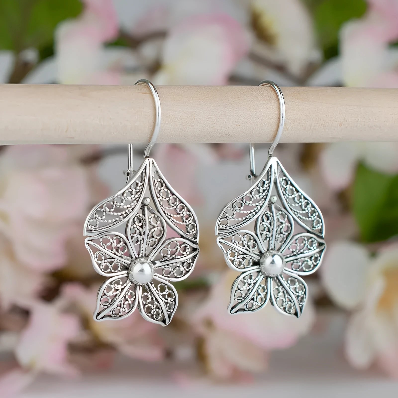 Silver hollow flower leaf-shaped women's earrings with geometric openwork floral pattern