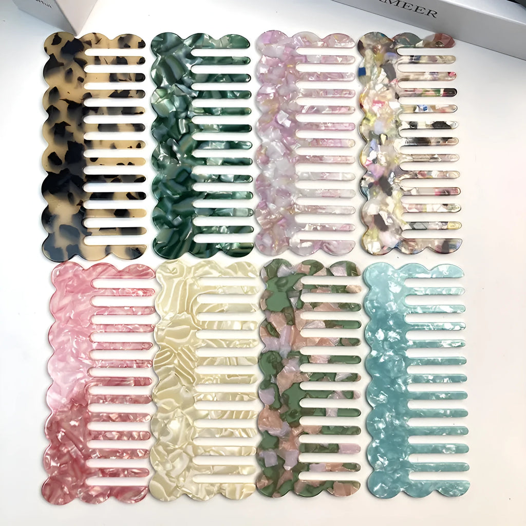 Acetate geometric wave hairdressing comb in pink on white background, 12 cm length
