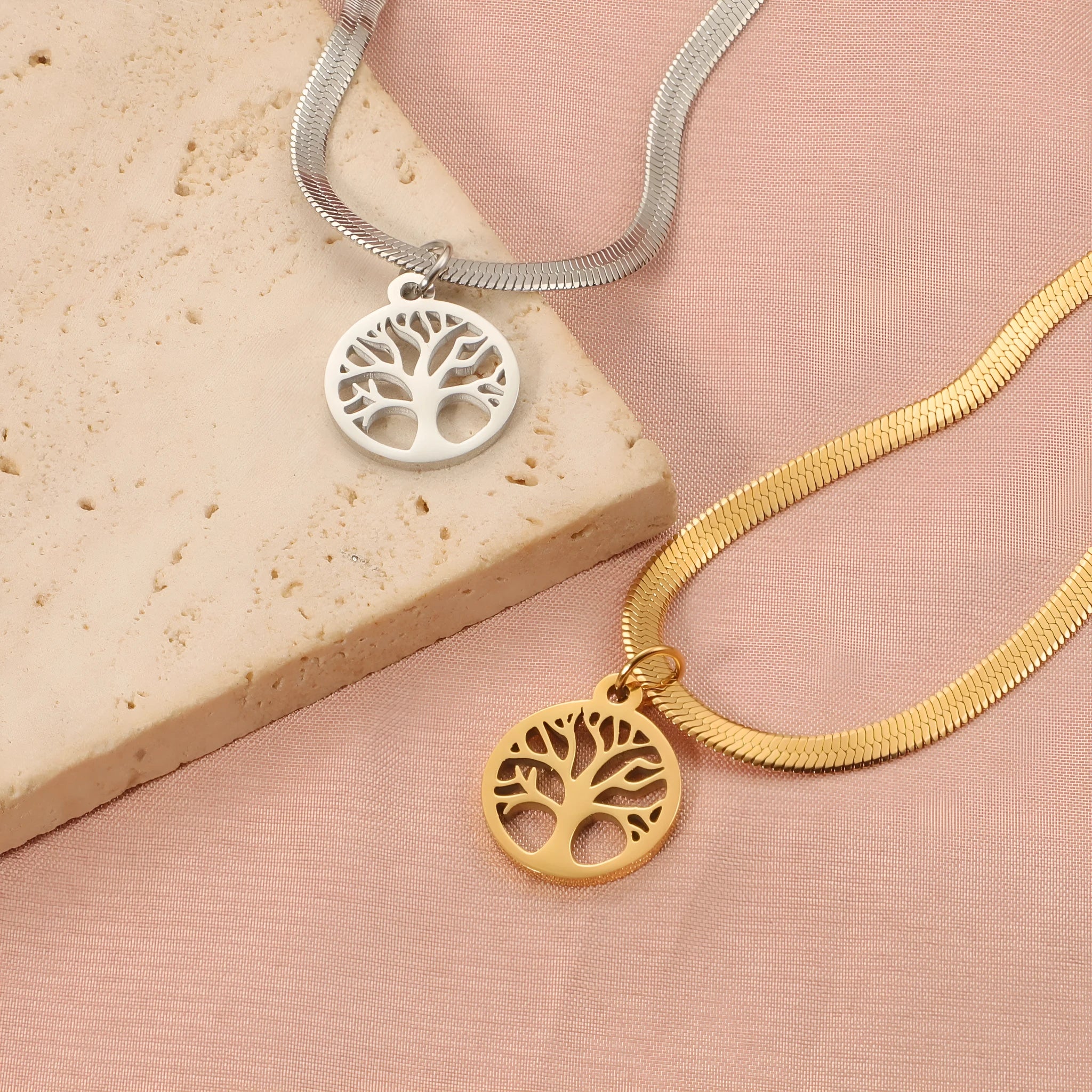 Stainless steel tree necklace with adjustable chain and U-shaped pendant in gold or steel colour