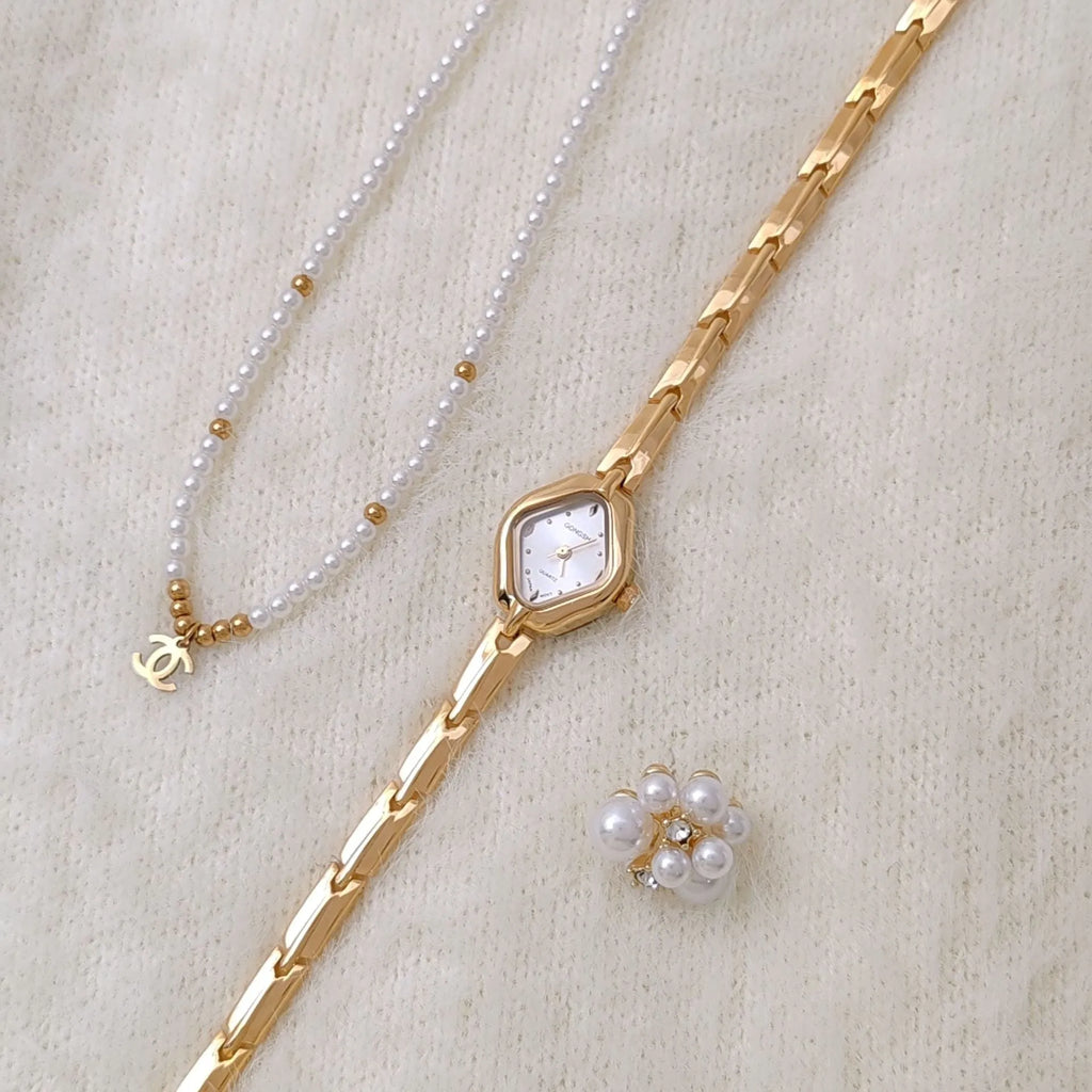 Gold or silver women's waterproof bracelet watch with 18mm mineral glass dial and 7mm thickness