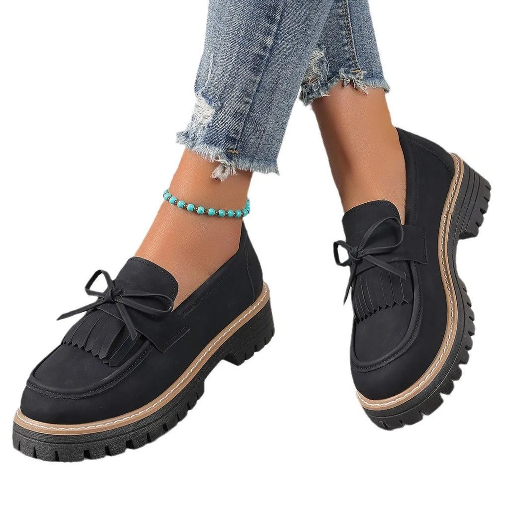 Plus size women's loafers with tassel decoration and bowknot in black or brown artificial PU with chunky heel