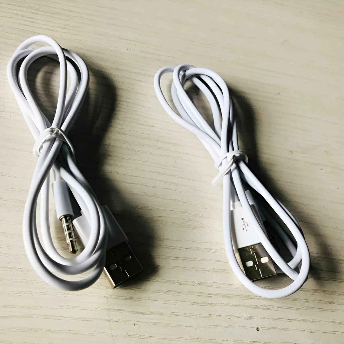 White USB male to audio adapter cable 1 metre long with nickel plated connectors