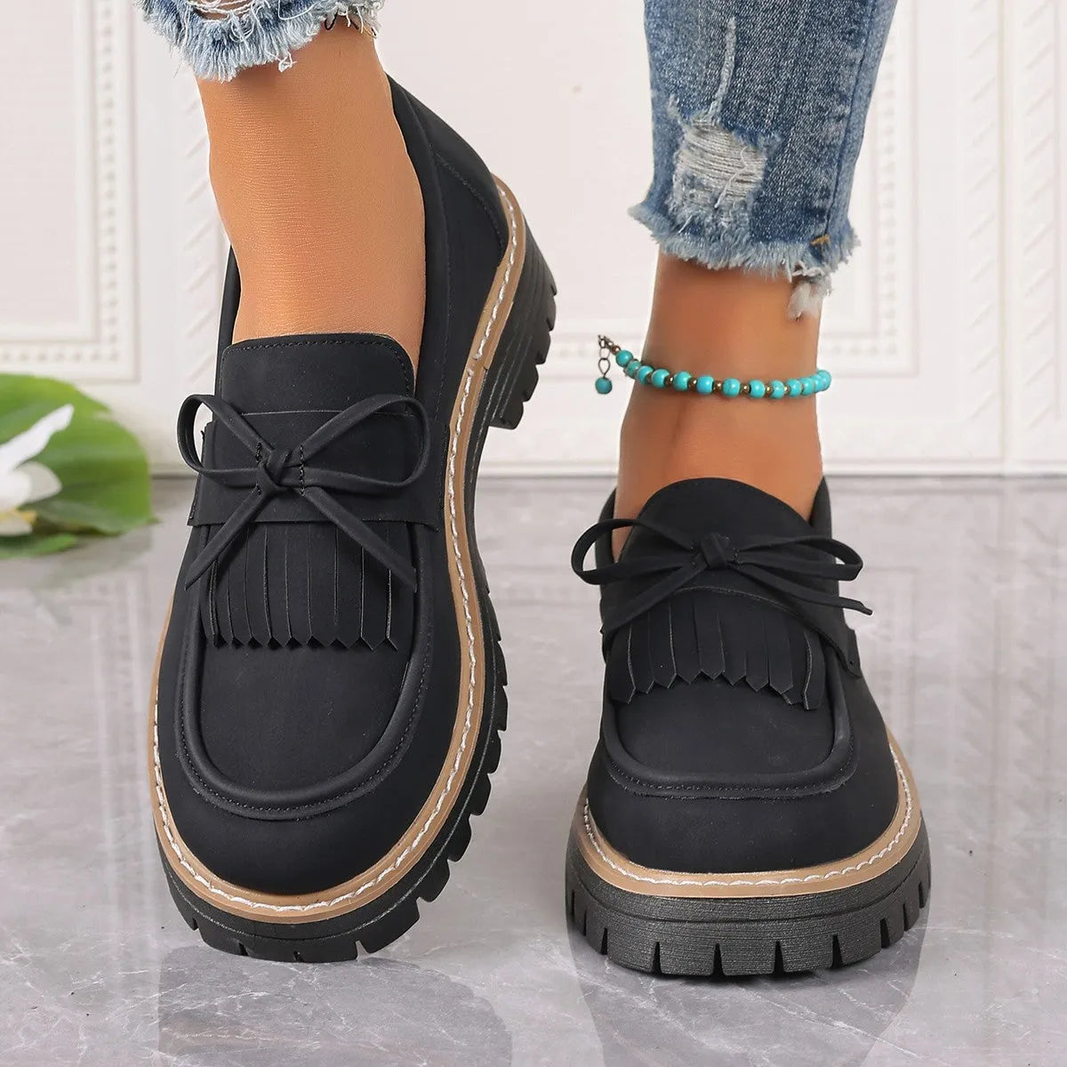 Plus size women's loafers with tassel decoration and bowknot in black or brown artificial PU with chunky heel