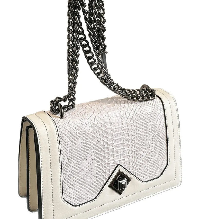 Fashion snakeskin pattern retro crossbody bag in PU with crocodile pattern and chain detail, horizontal square shape