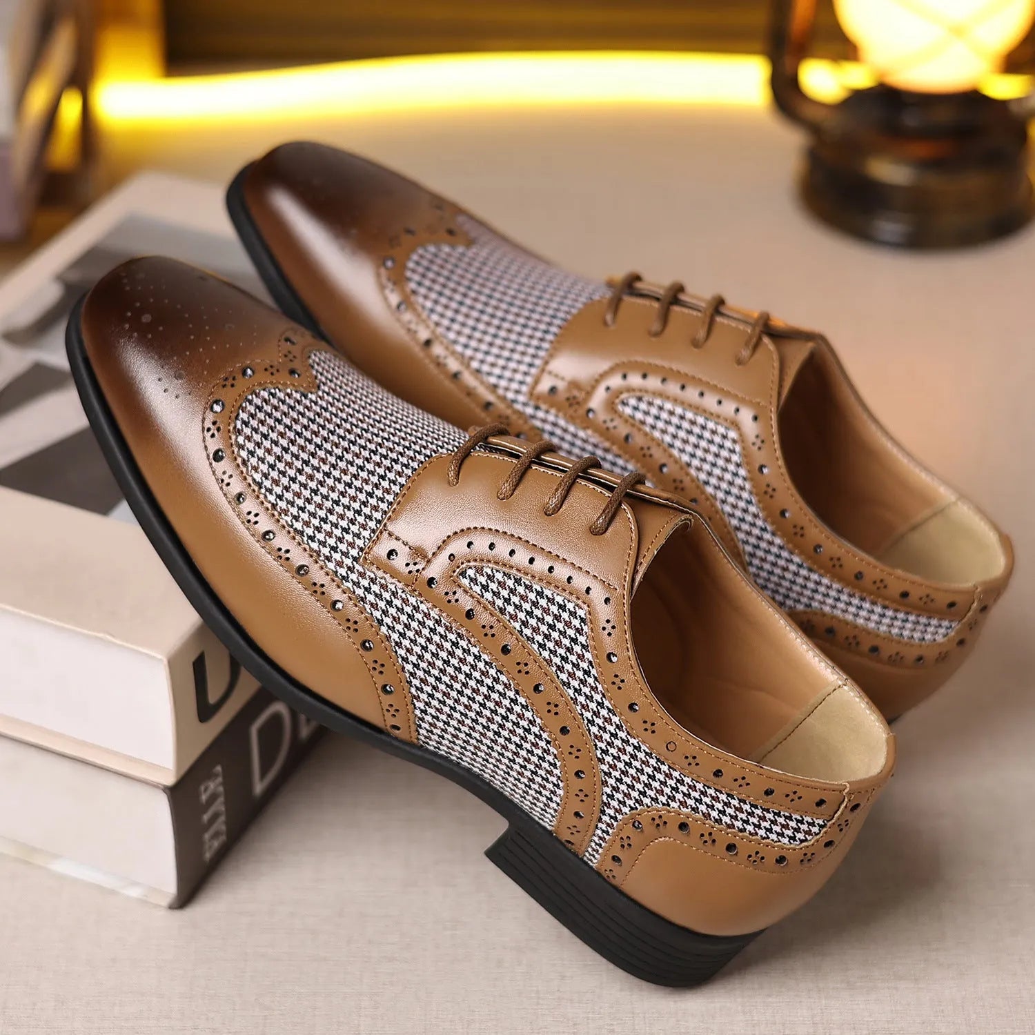 Men's imitation houndstooth plaid casual shoes with square toe and lace-up front