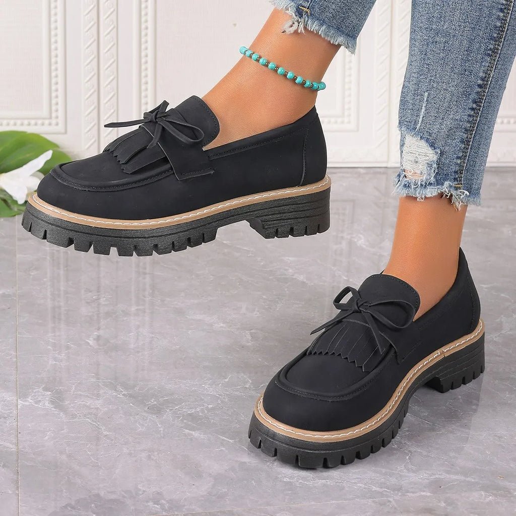 Plus size women's loafers with tassel decoration and bowknot in black or brown artificial PU with chunky heel