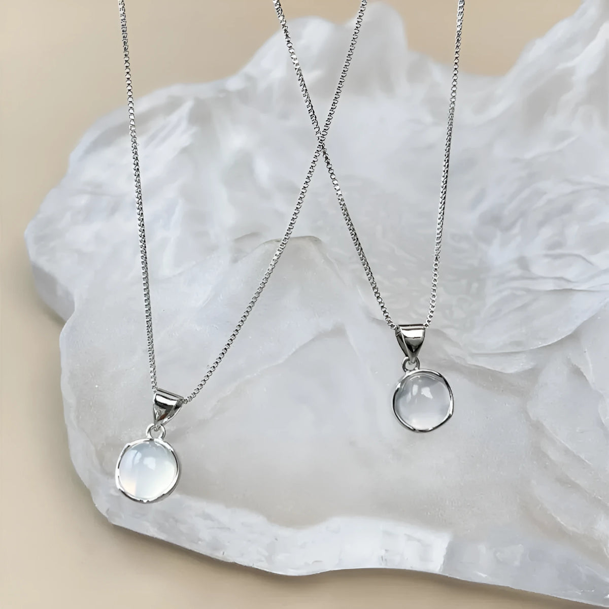 Women's Korean-style simple oval pendant necklace with artificial crystal pendant on box chain in X7 6 Moon Light colour, geometric eight Awn star design