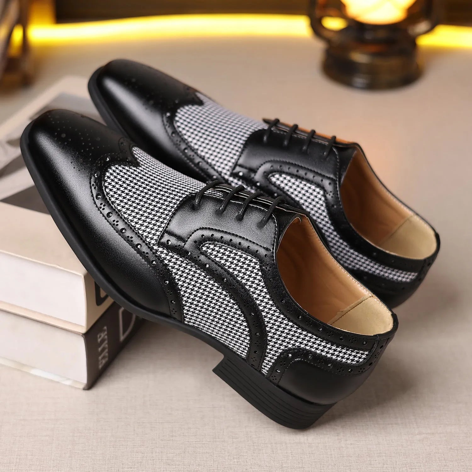 Men's imitation houndstooth plaid casual shoes with square toe and lace-up front