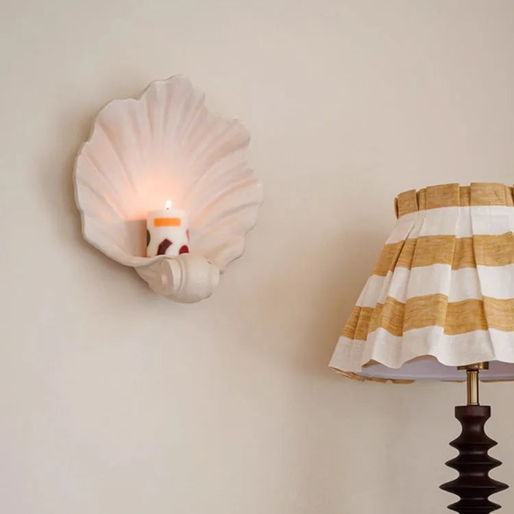 White resin simulation shell fruit plate decorative ornament with realistic seashell shape