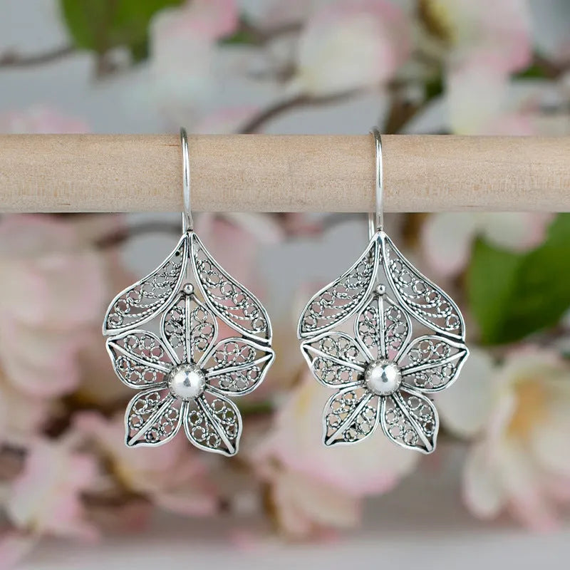 Silver hollow flower leaf-shaped women's earrings with geometric openwork floral pattern