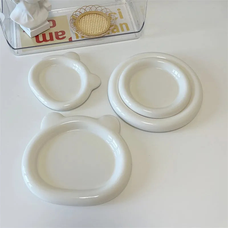 White porcelain plate with ins style doodle or bear toot pattern, shown in 15cm and 20cm sizes.