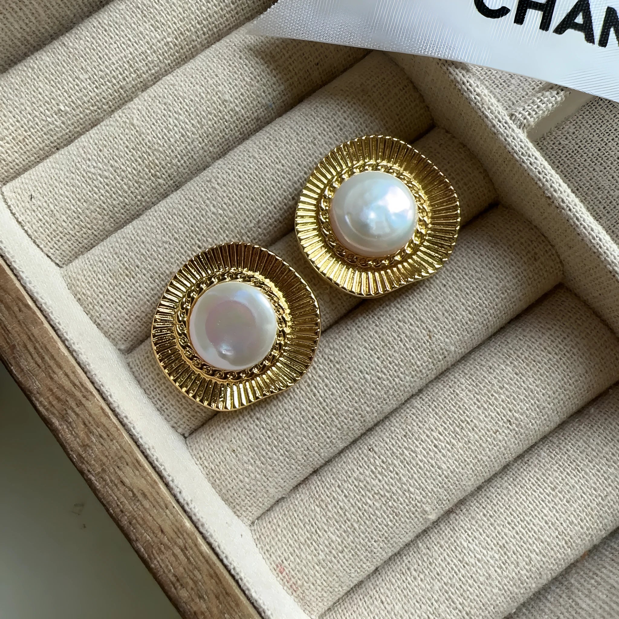 Gold electroplated metal earrings with French retro style and round design for women