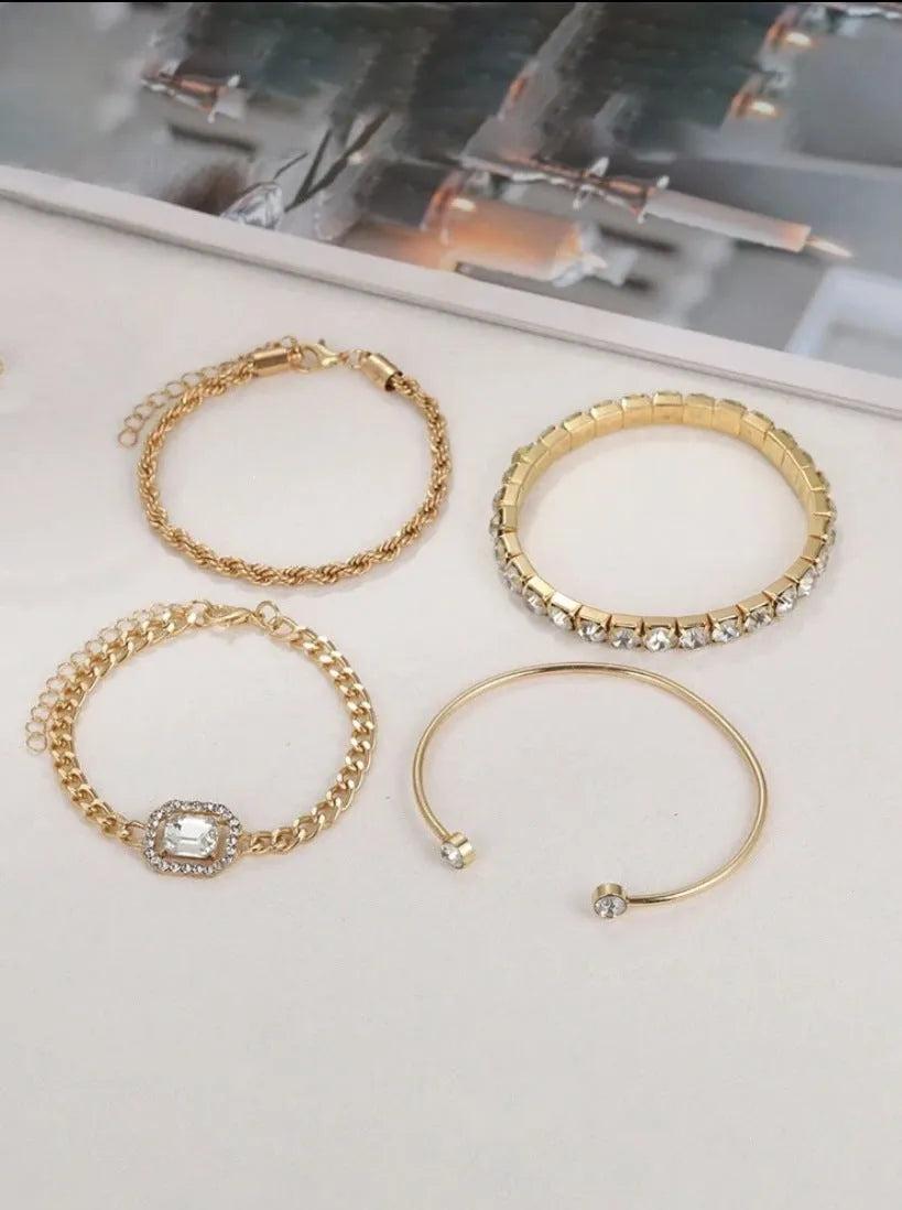 Women's retro geometric alloy jewellery set in gold or silver with necklace, earrings and bracelet