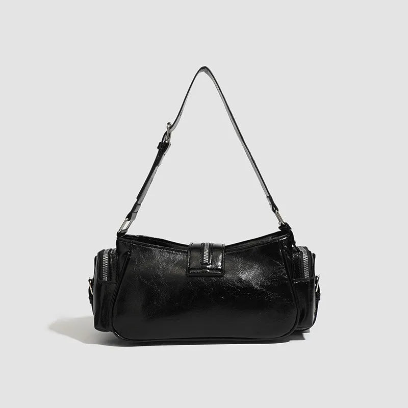 Black dumpling-shaped retro handbag with oil wax leather and multiple organisational compartments