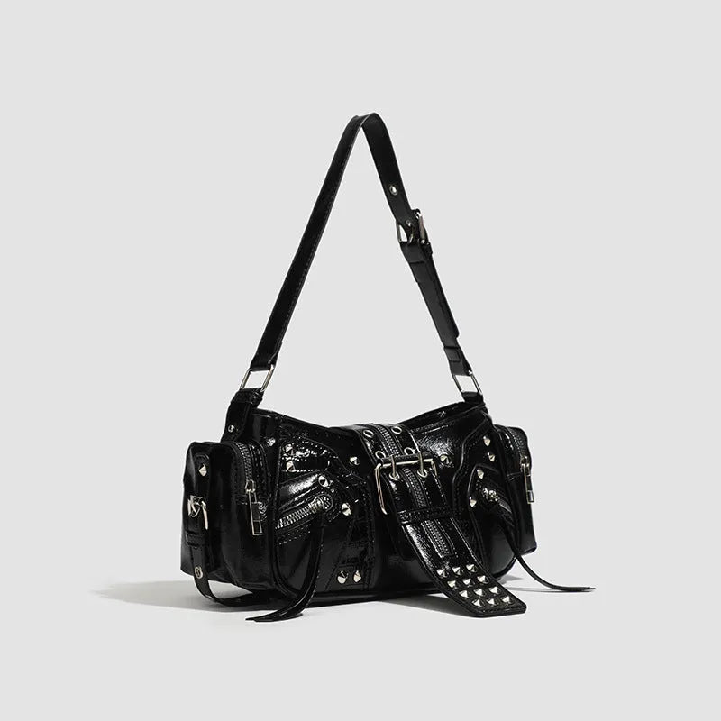 Black dumpling-shaped retro handbag with oil wax leather and multiple organisational compartments