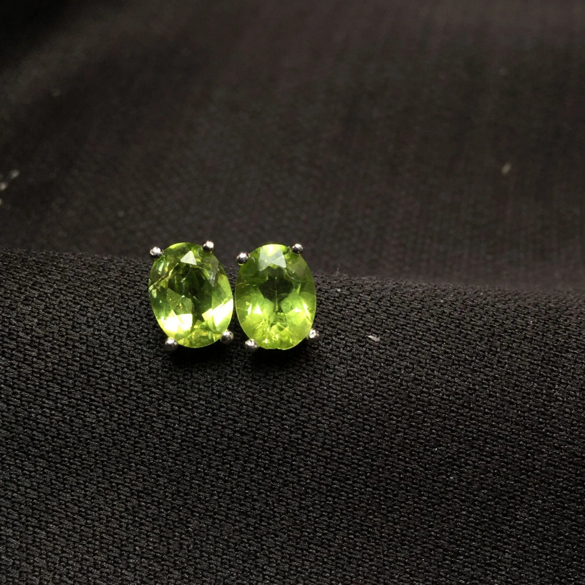 Grass green natural olivine stud earrings in S925 sterling silver with 6×8mm elliptical stones