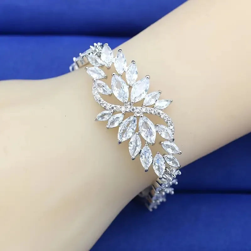 Heavy industry style women's bracelet with gold electroplating, zircon inlays, and ice flower patterns