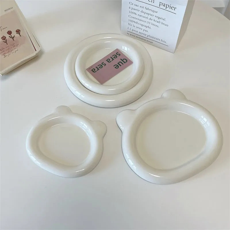 White porcelain plate with ins style doodle or bear toot pattern, shown in 15cm and 20cm sizes.