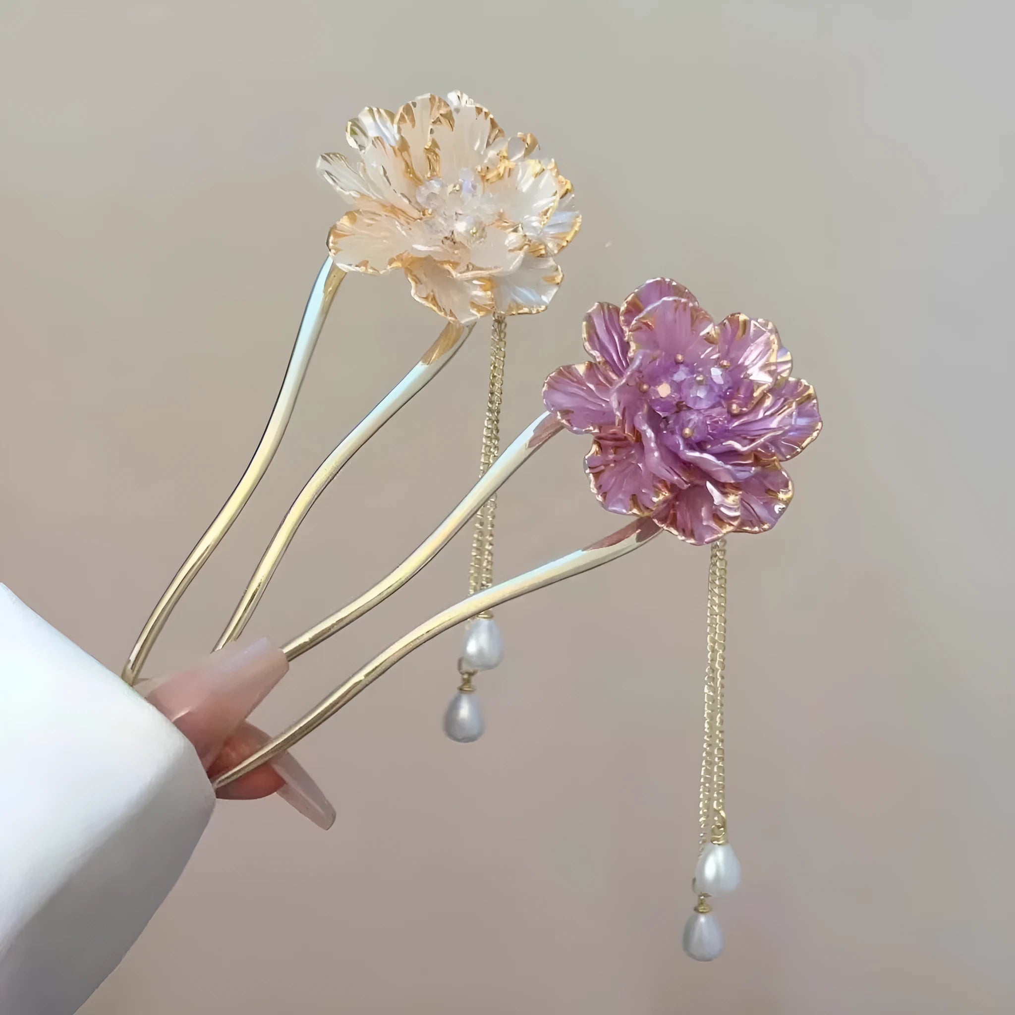 Purple and white peony flower U-shaped hairpin with retro tassel decoration on alloy barrette